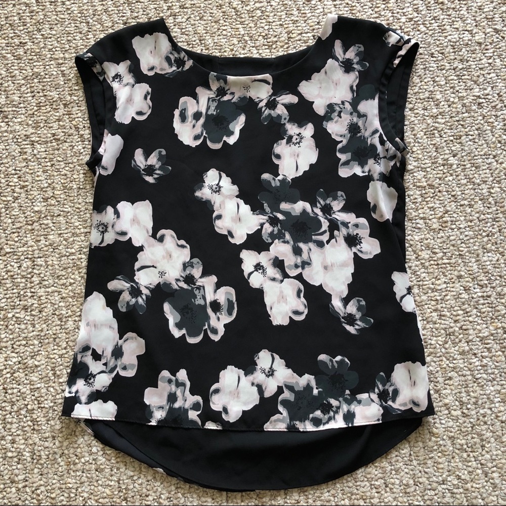 LOFT short sleeved floral blouse